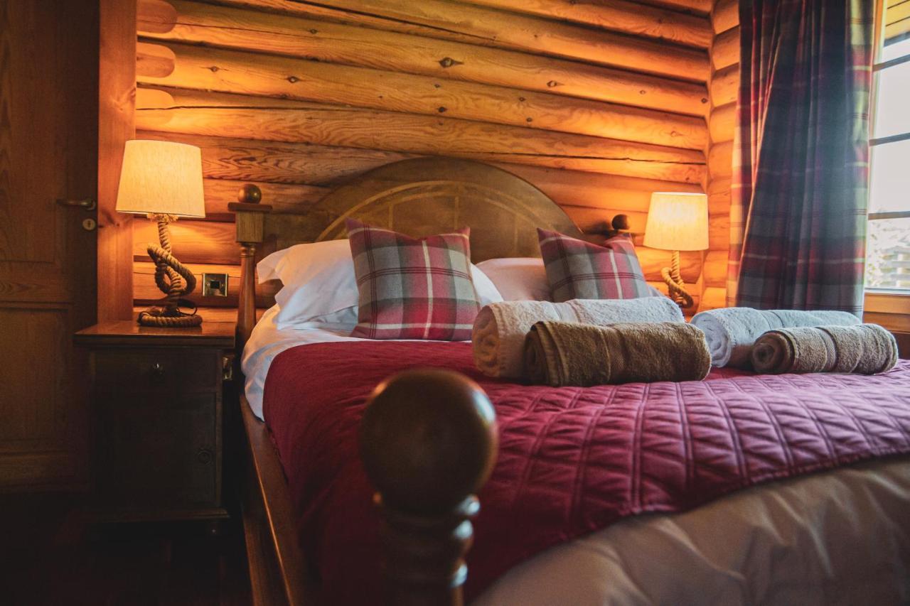 Tomatin - Luxury Two Bedroom Log Cabin With Hot Tub Berwick Upon Tweed المظهر الخارجي الصورة