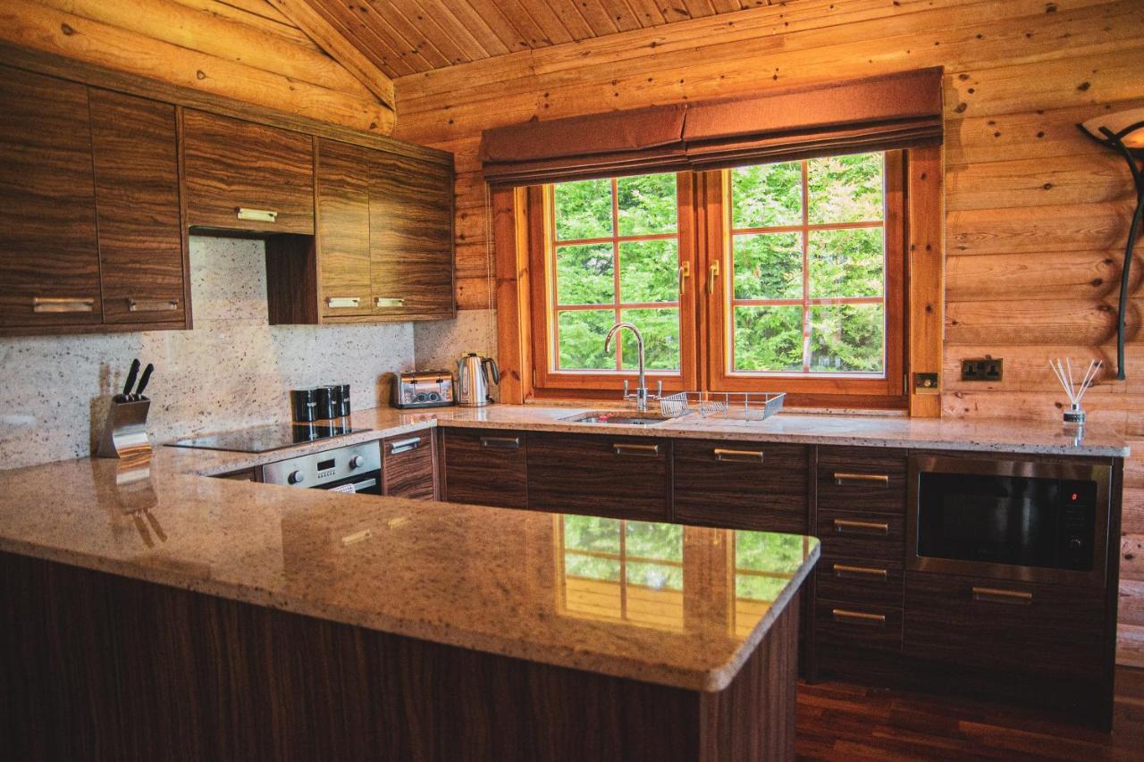 Tomatin - Luxury Two Bedroom Log Cabin With Hot Tub Berwick Upon Tweed المظهر الخارجي الصورة